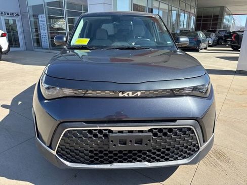 Used 2023 Kia Soul LX w/ LX Technology Package image 2