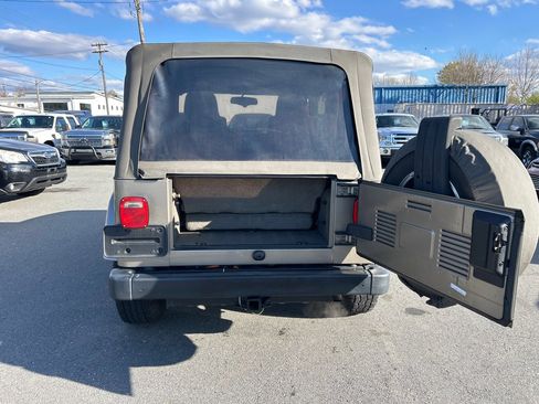 Used 2004 Jeep Wrangler Sahara w/ Dual Top Group image 9