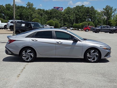 Used 2025 Hyundai Elantra Sport FWD image 6