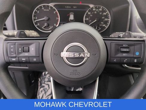 Used 2023 Nissan Rogue SV image 12