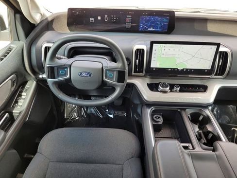 Used 2025 Ford Expedition Active image 21