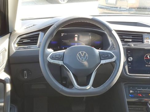 Used 2024 Volkswagen Tiguan SE image 12