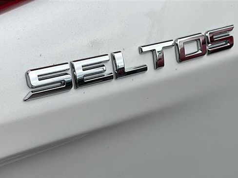 Used 2021 Kia Seltos LX image 8