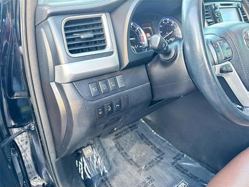 Used 2017 Toyota Highlander Limited Platinum image 10