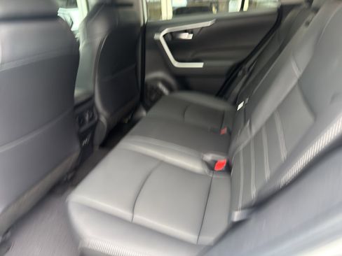 Used 2023 Toyota RAV4 XLE Premium image 8