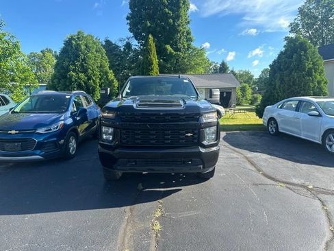 Used 2022 Chevrolet Silverado 2500 Custom AWD/4WD image 2