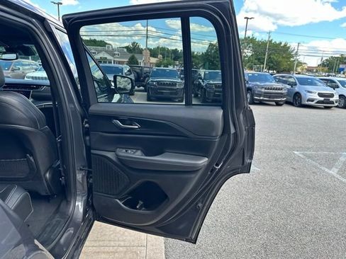 Used 2023 Jeep Grand Cherokee Altitude AWD/4WD image 19