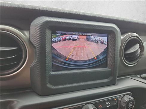 Used 2021 Jeep Wrangler Unlimited Sport AWD/4WD image 4