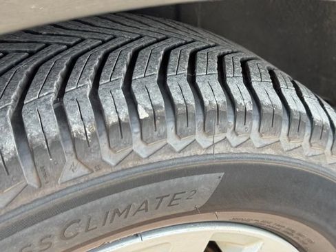 Used 2013 Volkswagen Routan SE FWD image 35