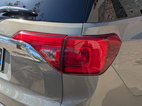 Used 2019 GMC Acadia SLT w/ LPO, Cargo Package FWD image 11