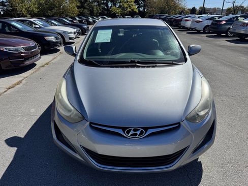 Used 2015 Hyundai Elantra SE image 3