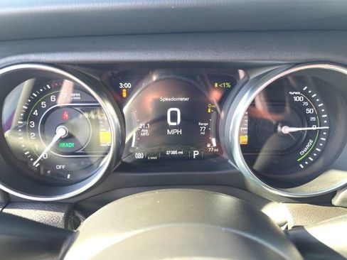 Used 2023 Jeep Wrangler Unlimited Sahara w/ Cold Weather Group image 19