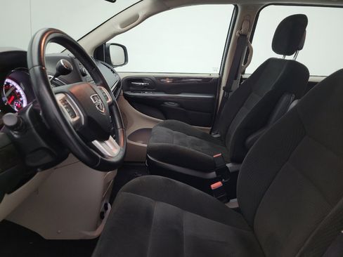 Used 2016 Dodge Grand Caravan American Value Package w/ UConnect Hands-Free Group image 17
