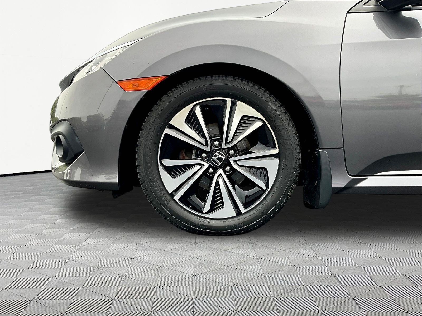 Used 2018 Honda Civic EX-L image 32