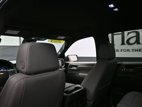 Used 2024 Chevrolet Silverado 1500 LT w/ Leather Package AWD/4WD image 24