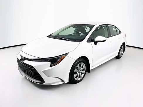 Used 2026 Toyota Corolla LE image 3