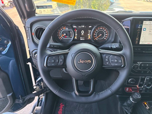 Used 2025 Jeep Gladiator Mojave w/ Safety Group AWD/4WD image 16