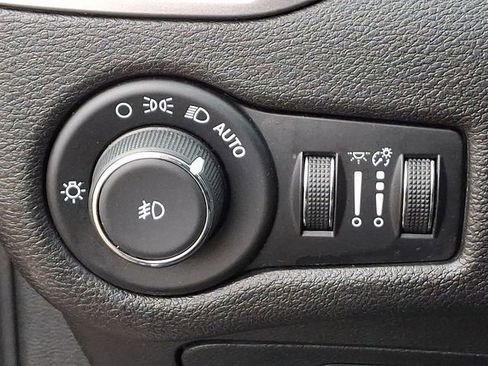 Used 2019 Jeep Cherokee Limited image 26