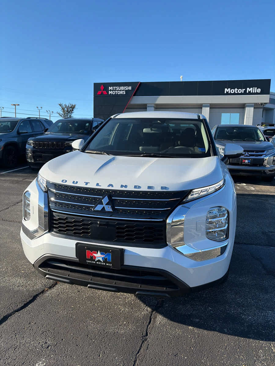 Used 2023 Mitsubishi Outlander ES AWD/4WD image 12