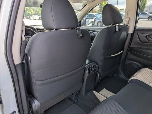 Used 2020 Nissan Rogue S FWD image 23