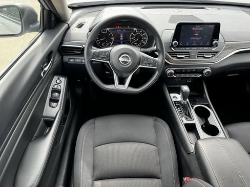 Used 2024 Nissan Altima 2.5 SV FWD image 13