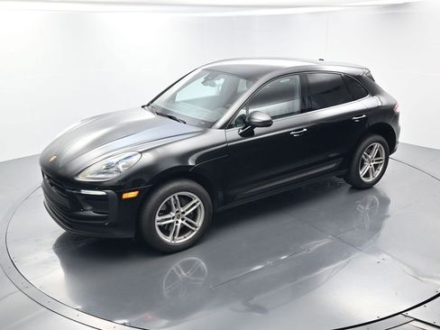 Certified 2025 Porsche Macan image 28