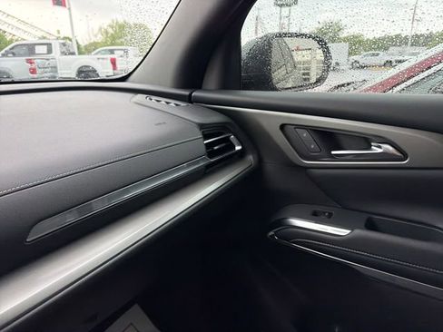 Used 2025 Chevrolet Traverse LT w/ Driver Confidence Package FWD image 19