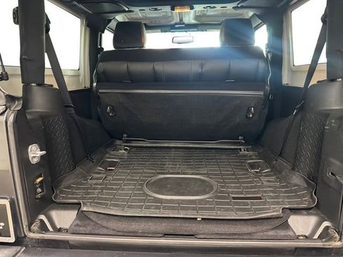 Used 2017 Jeep Wrangler Sahara w/ Connectivity Group AWD/4WD image 13