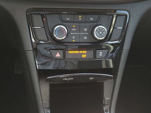Used 2022 Buick Encore Preferred w/ Safety Package FWD image 33