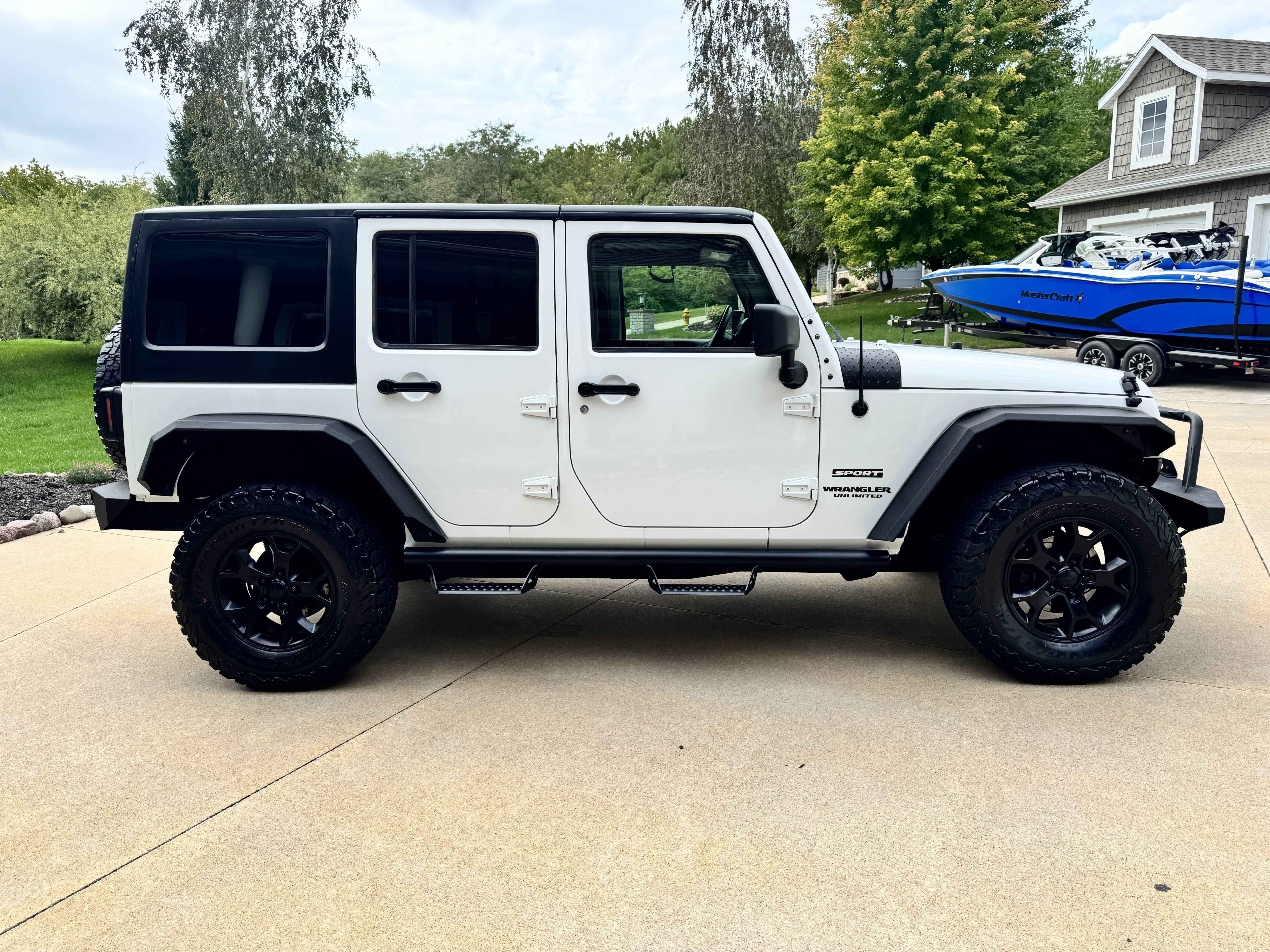 Used 2012 Jeep Wrangler Unlimited Sport AWD/4WD image 7