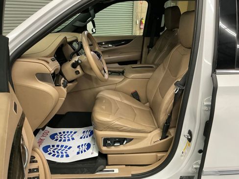 Used 2019 Cadillac Escalade ESV Platinum image 10