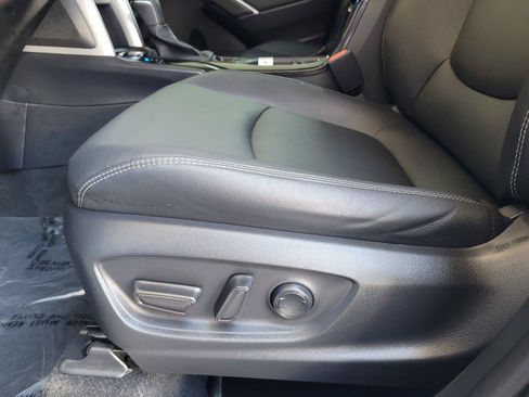Used 2023 Toyota Corolla Cross XLE FWD image 23