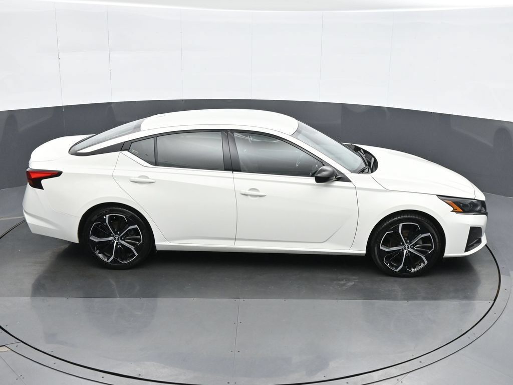 Used 2025 Nissan Altima 2.5 SR FWD image 23