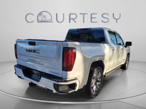 Used 2022 GMC Sierra 1500 Denali w/ Denali Reserve Package AWD/4WD image 3