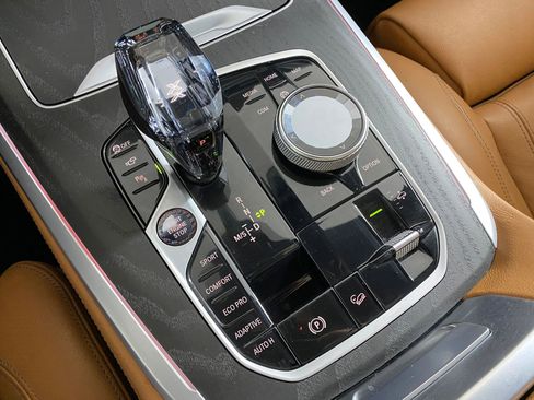 Used 2022 BMW X7 xDrive40i w/ Premium Package image 18