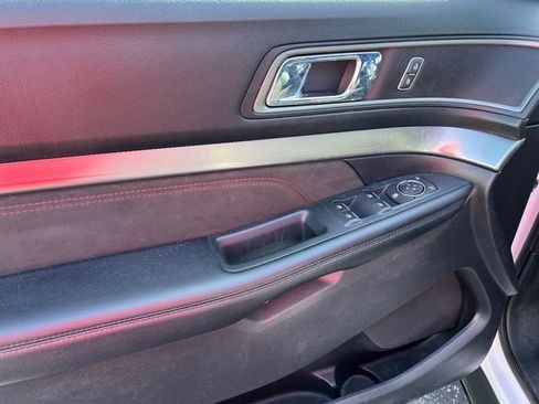 Used 2018 Ford Explorer XLT w/ Equipment Group 202A image 13