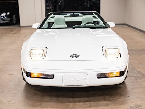 Used 1992 Chevrolet Corvette Convertible RWD image 6