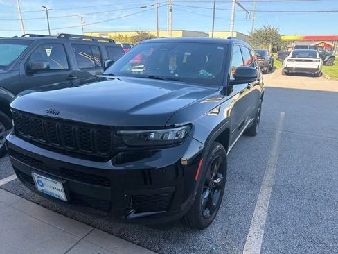 Used 2022 Jeep Grand Cherokee L Laredo AWD/4WD image 2