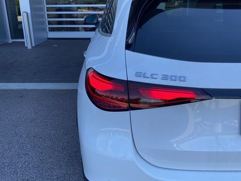 Used 2025 Mercedes-Benz GLC 300 image 9