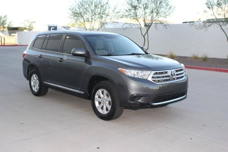 Used 2013 Toyota Highlander 4WD w/ Cold Weather Pkg image 3