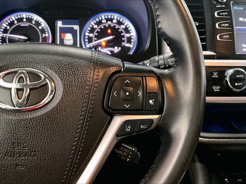 Used 2019 Toyota Highlander SE image 22