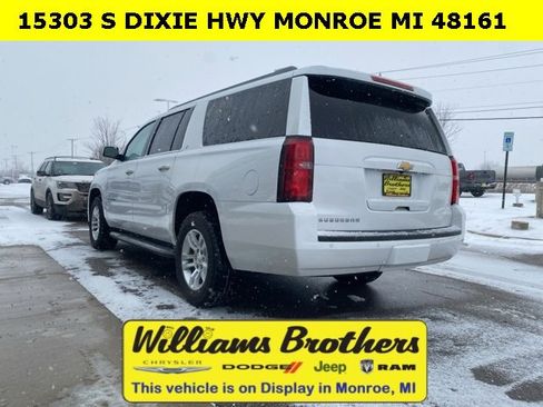 Used 2017 Chevrolet Suburban LT image 8