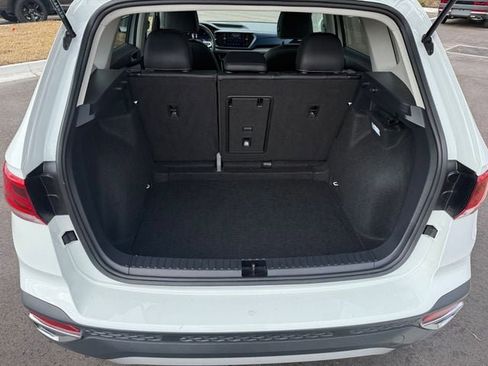 Used 2024 Volkswagen Taos SE image 9