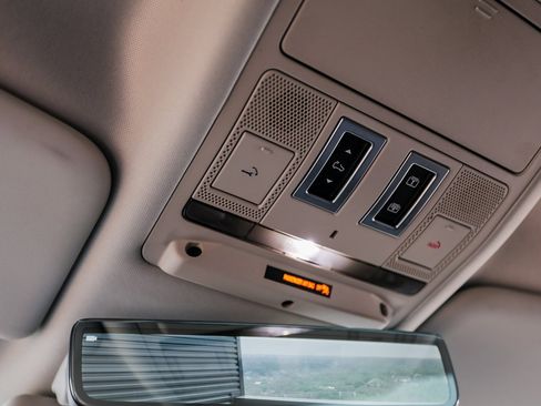 Used 2020 Land Rover Defender 110 SE image 21