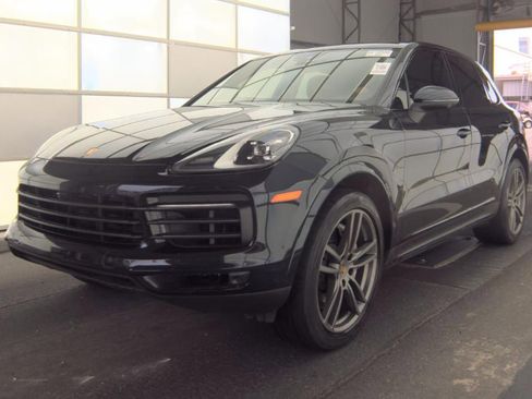 Used 2023 Porsche Cayenne Platinum Edition AWD/4WD image 2