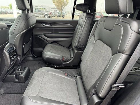 New 2025 Jeep Grand Cherokee L Altitude image 28