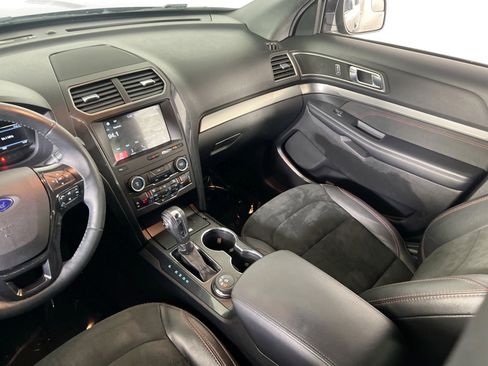 Used 2018 Ford Explorer XLT w/ Equipment Group 202A image 22