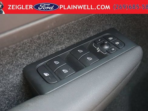 Used 2023 Volvo XC40 B5 Plus w/ Driver Assist Package AWD/4WD image 27