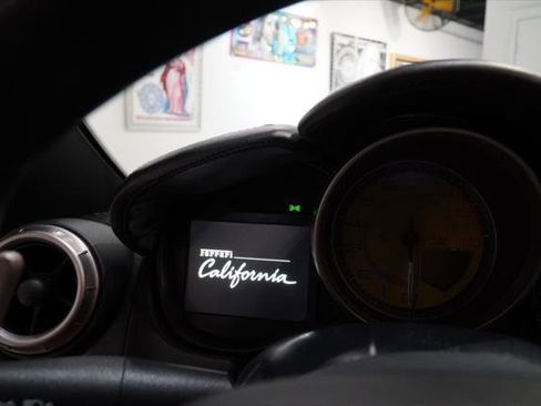 Used 2012 Ferrari California image 32