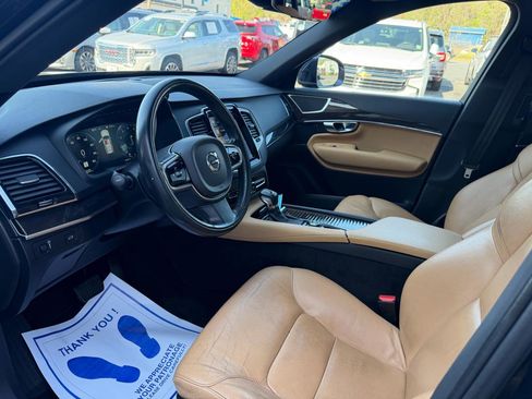Used 2017 Volvo XC90 T6 Momentum w/ Vision Package image 10